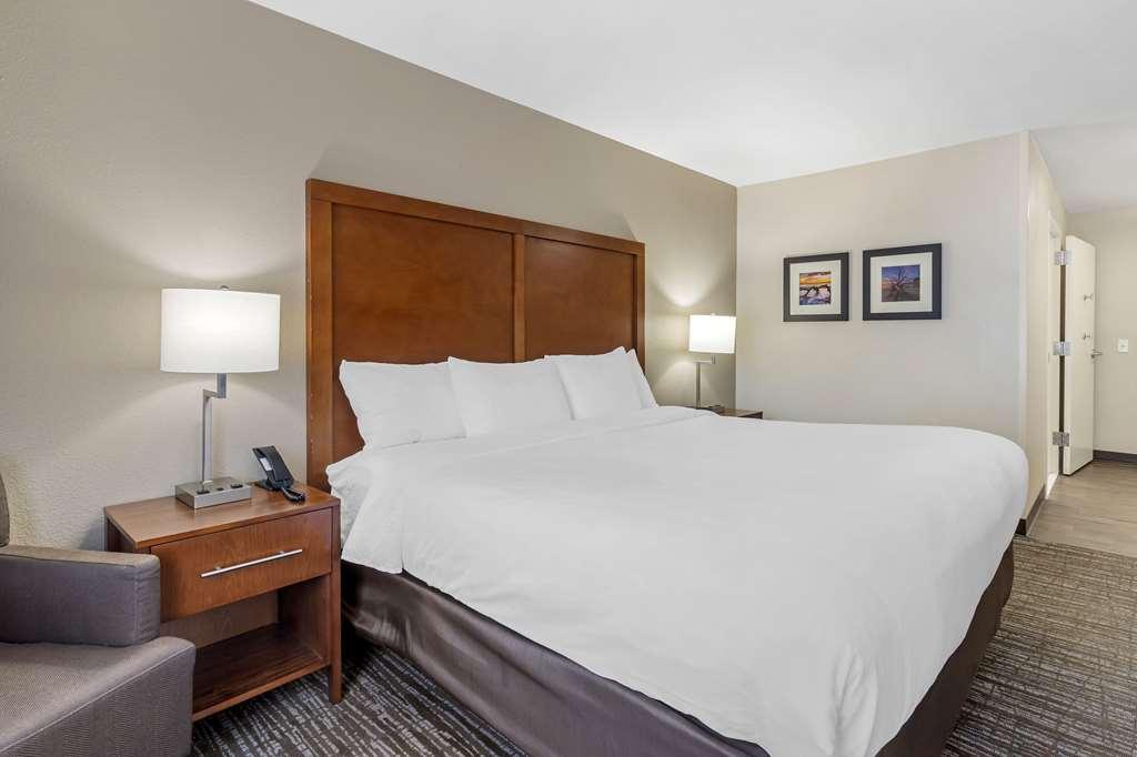 Comfort Inn & Suites Brunswick Room photo