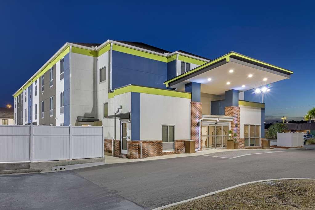 Comfort Inn & Suites Brunswick Exterior photo
